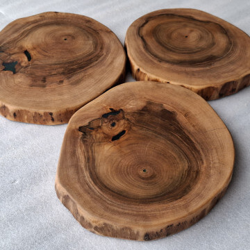 3 Kitchen coasters made of&nbsp;walnut slices 25cm