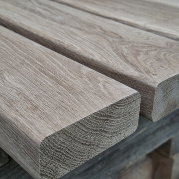 Balcony balustrades oak