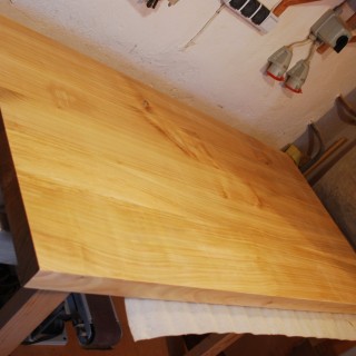 Top made of solid 55 mm thick Cherry wood