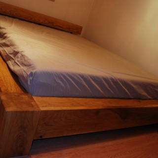 Bed made of Oak Beams in the Japanese style