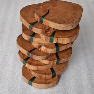 Kitchen coasters made of&nbsp;pear tree slices 12 x 2cm